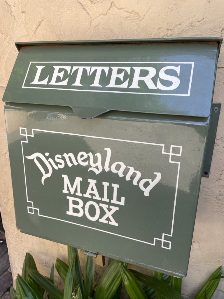 disneyland_mailbox