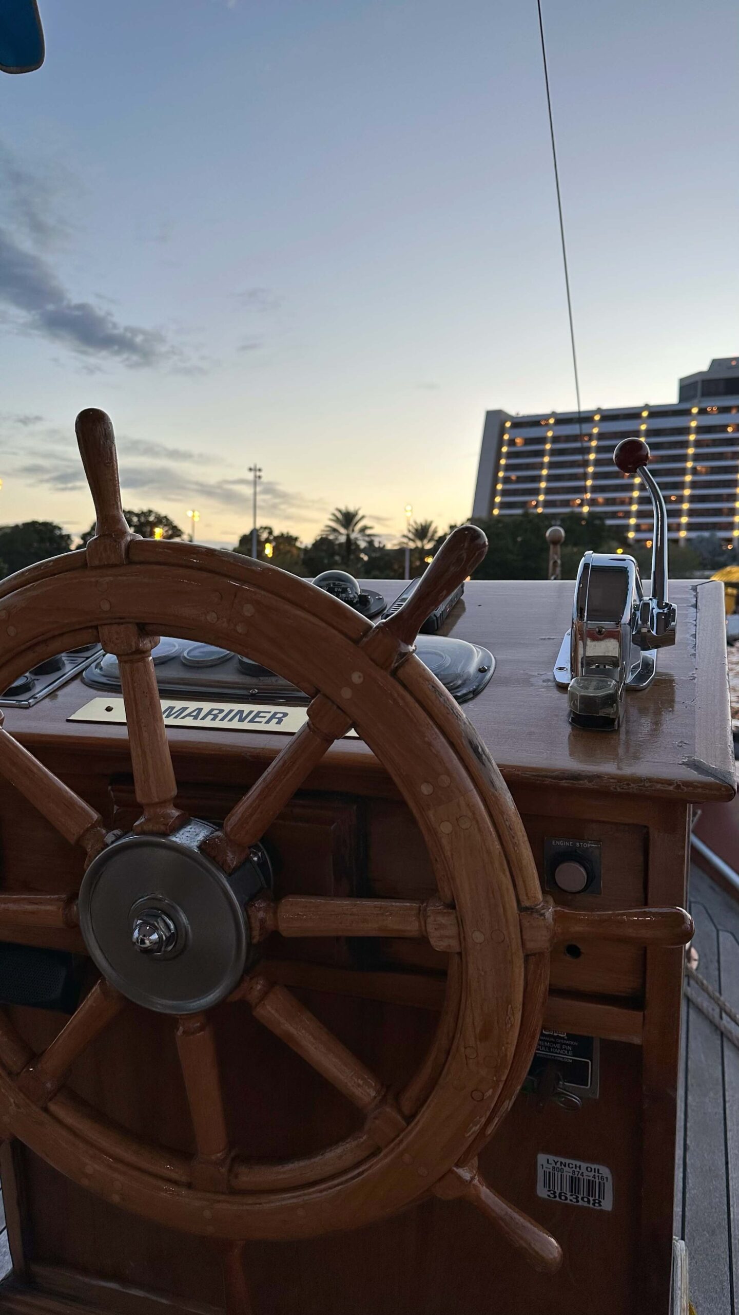 mariner_boat_contemporary_resort