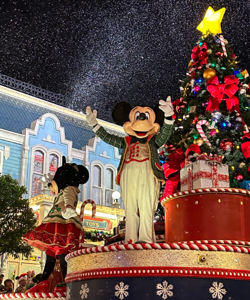 mickeys_once_upon_a_christmastim_parade_float_mvmcp