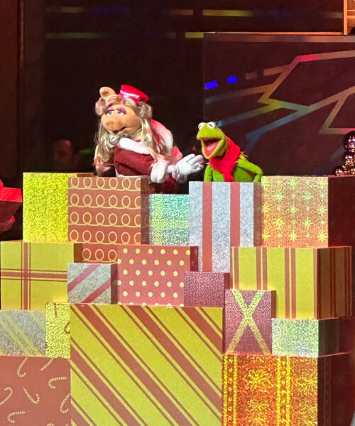 miss_piggy_kermit_disney_holidays_in_hollywood_disney_jollywood_nights